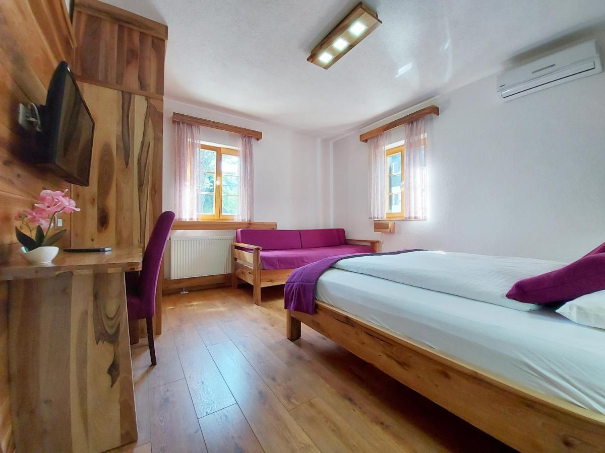 Plitvice Etno House II Bed & Breakfast เยแซร์ตเซ ภายนอก รูปภาพ