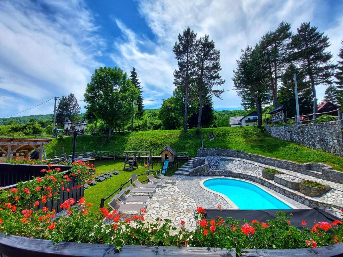 Plitvice Etno House II Bed & Breakfast เยแซร์ตเซ ภายนอก รูปภาพ