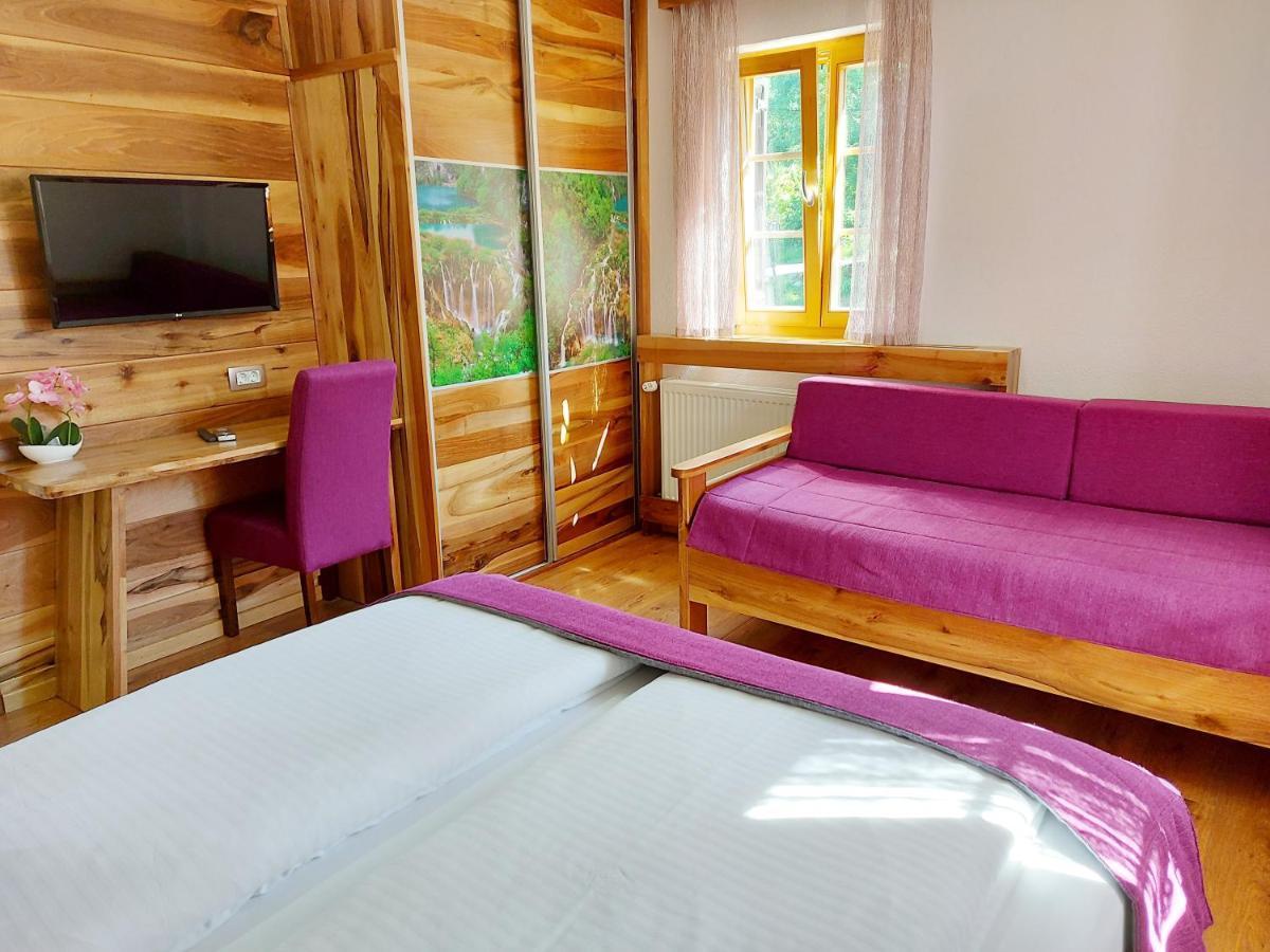 Plitvice Etno House II Bed & Breakfast เยแซร์ตเซ ภายนอก รูปภาพ