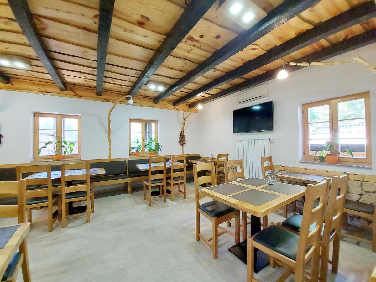 Plitvice Etno House II Bed & Breakfast เยแซร์ตเซ ภายนอก รูปภาพ