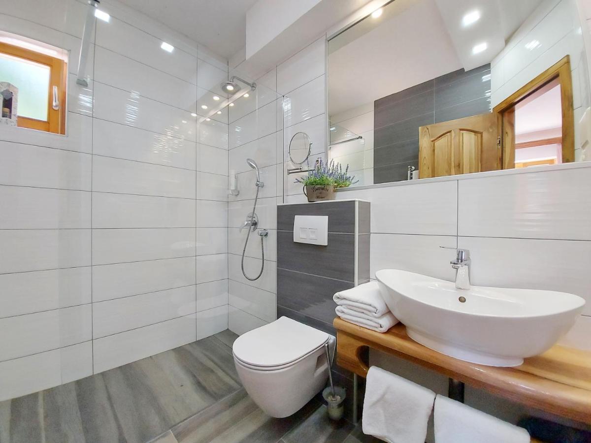 Plitvice Etno House II Bed & Breakfast เยแซร์ตเซ ภายนอก รูปภาพ